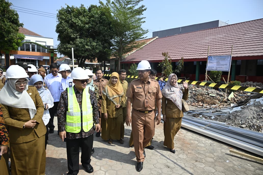Cirebon Revitalization Targets Increase, Minister of Primary and Secondary Education Visits SDN 1 Kedungjaya, Completion in December