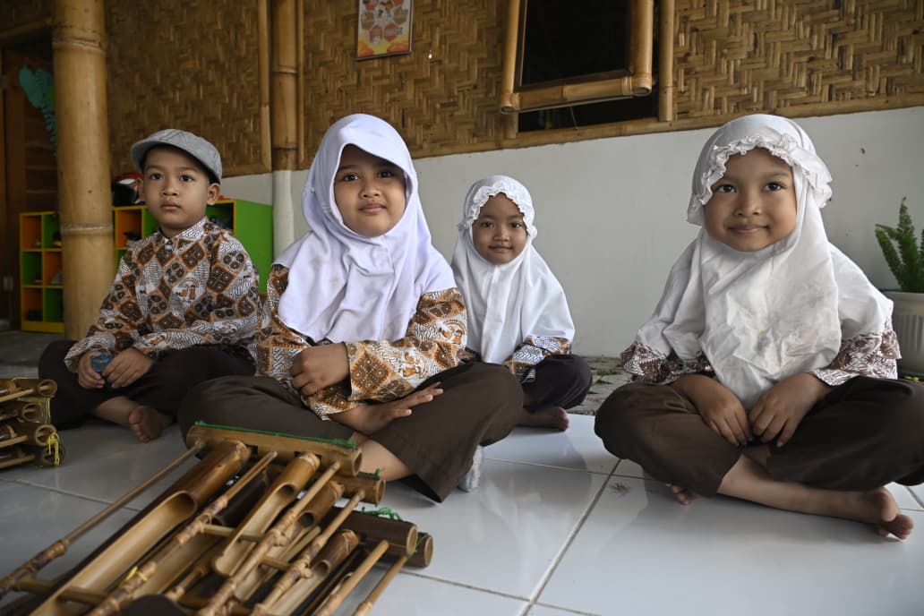 Learning Harmony Through Angklung, IT Mekar Insani Kindergarten Children Weave Harmony from an Early Age